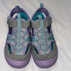 OshKosh Bump Toe Sandals